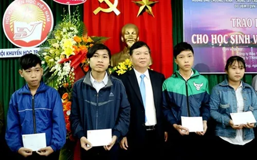 Đà Nẵng: Trao 100 suất học bổng góp “Xuân yêu thương”