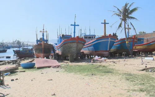 Người dân vùng tâm bão Khánh Hòa chuẩn bị đón Tết