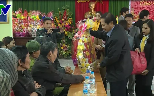 Bộ Thông tin truyền thông tặng quà Tết cho các hộ chính sách, hộ nghèo tại Quảng Bình