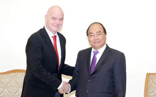 Thủ tướng Nguyễn Xuân Phúc tiếp Chủ tịch Liên đoàn Bóng đá thế giới