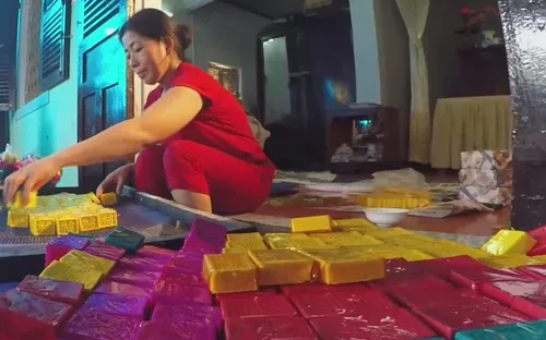 Làng nghề bánh mứt Kim Long rộn ràng vụ Tết