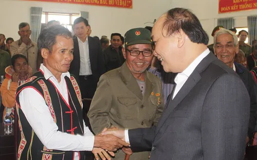 Thủ tướng thăm hỏi, tặng quà Tết cho đồng bào dân tộc thiểu số tỉnh Đắk Nông