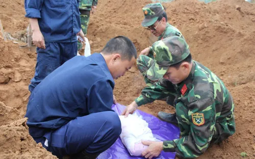 Quảng Trị: Phát hiện và cất bốc 9 hài cốt liệt sĩ