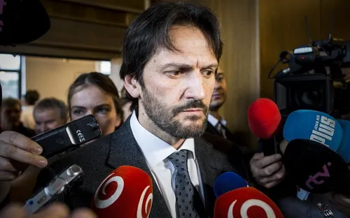 Phó Thủ tướng kiêm Bộ trưởng Bộ Nội vụ Slovakia từ chức