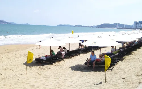 Nha Trang hoàn tất phương án bố trí dù, ghế trên bãi biển