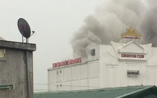 Tạm thời khống chế được đám cháy tại Karaoke Kingdom Hà Tĩnh