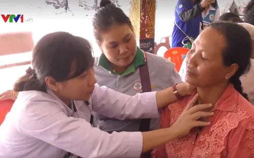 Doanh nghiệp và thanh niên Việt Nam làm từ thiện ở Campuchia