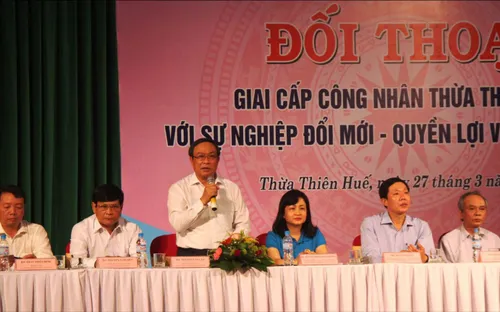 Lãnh đạo tỉnh Thừa Thiên Huế đối thoại với công nhân