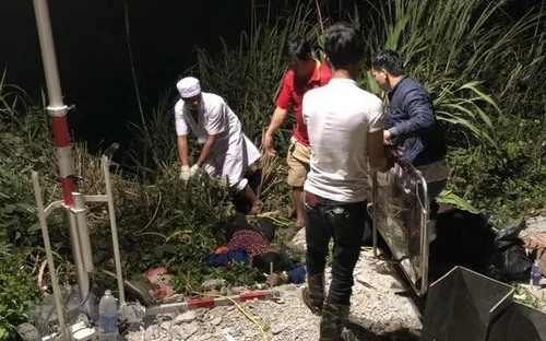 Điều tra, làm rõ trách nhiệm của chủ xe vụ tai nạn giao thông tại Đèo Lò Xo (Kon Tum)