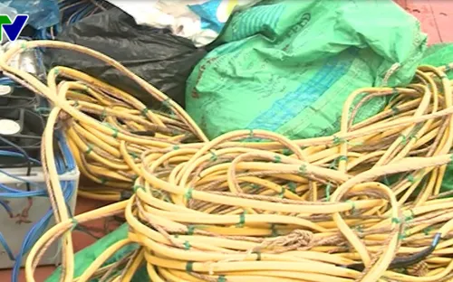 Quảng Bình: Kiểm tra, phát hiện 15 bộ công cụ kích điện tự tạo trên 3 tàu cá