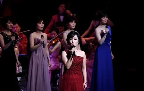 Đoàn nghệ thuật Hàn Quốc tới Triều Tiên