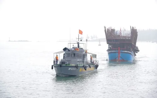 Cứu thành công 48 thuyền viên tàu cá Quảng Nam gặp nạn trên biển
