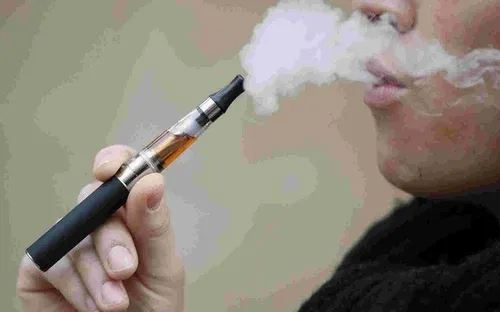 Số học sinh trung học Mỹ sử dụng thuốc lá điện tử tăng 900%