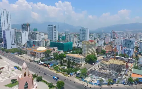 Bỏ qua "sức chứa du lịch", không gian Nha Trang trở nên bức bối !