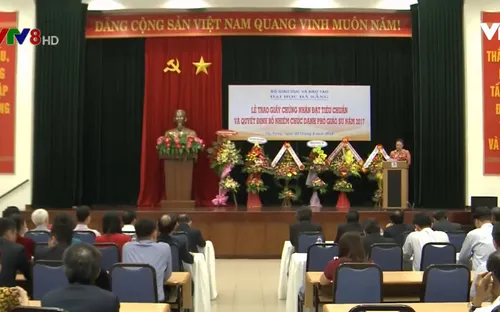 Đại học Đà Nẵng trao chứng nhận chức danh Phó Giáo sư năm 2017