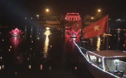 Quảng Trị thả hoa đăng tri ân các anh hùng liệt sỹ