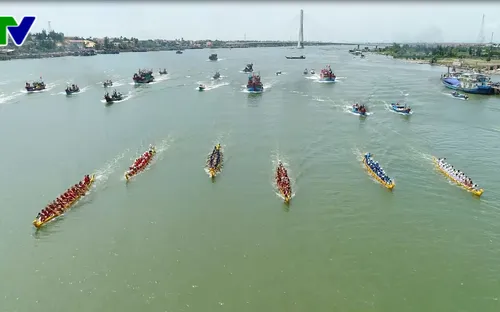 Quảng Bình:  Sôi động giải đua thuyền truyền thống kỷ niệm 43 năm thống nhất đất nước