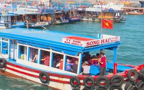 Khánh Hòa: Nhiều phương tiện đường thủy không đạt chuẩn vẫn vô tư chở khách trên biển