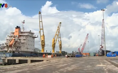 Hà Tĩnh "giải cứu" tàu hàng 5000 tấn bị mắc cạn ngoài vùng biển Vũng Áng