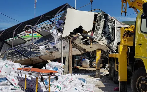 Lâm Đồng : Cứu chữa nạn nhân vụ tai nạn giao thông đặc biệt nghiêm trọng khiến 7 người thương vong