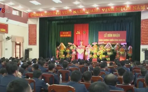 Bộ Tư lệnh Vùng Cảnh sát biển 2 đón nhận Huân chương Chiến công hạng III