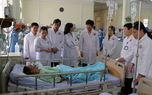 Đại diện Bộ Y tế thăm hỏi bệnh nhân vụ tai nạn nghiêm trọng tại Lâm Đồng