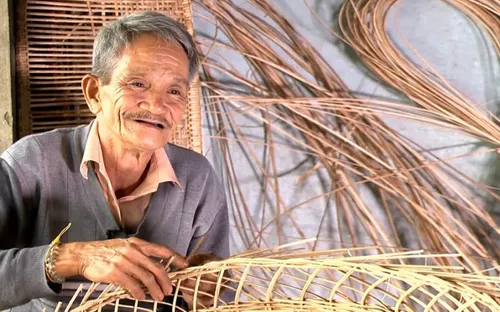 Người giữ lửa nghề đan nôi mây