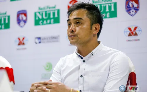 HLV Đức Thắng hạnh phúc khi giành 3 điểm tại Cẩm Phả