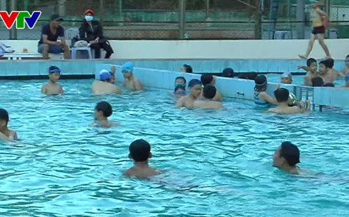 Quảng Ngãi tăng cường dạy bơi cho trẻ em trong dịp hè