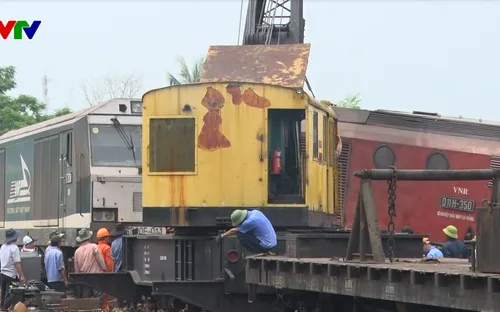 Thông tuyến đường sắt Bắc - Nam đoạn qua Quảng Nam sau vụ tàu hàng đâm nhau