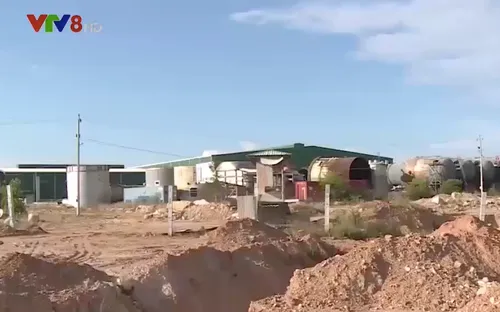 Nhà máy giấy ở Quảng Ngãi vùi lấp ruộng của dân