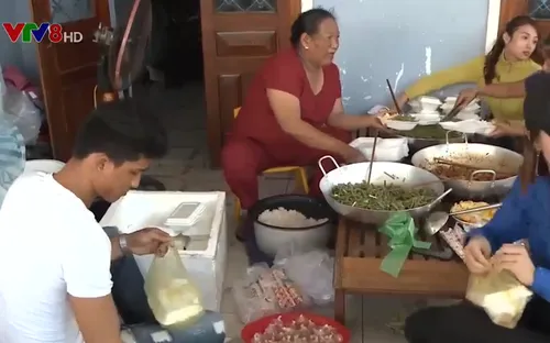 Suất cơm nghĩa tình