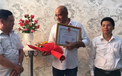 Khen thưởng du khách nước ngoài cứu hai em nhỏ khỏi đám cháy tại Đà Nẵng