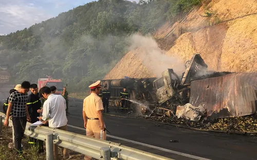 Gia Lai: Xe đầu kéo đâm nhau khiến ba người chết cháy