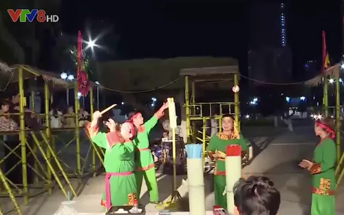 Giới thiệu Di sản văn hóa phi vật thể bài chòi đến khách nước ngoài