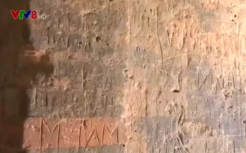 Xót xa di tích bị viết, vẽ bậy