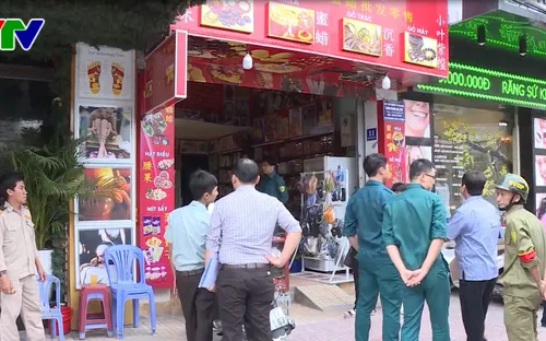 Các thành phố du lịch miền Trung chấn chỉnh vi phạm, xử lý "rác quảng cáo"