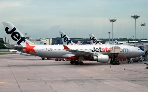 Nhiều chuyến bay của Jetstar Pacific phải đổi hướng, chậm chuyến do mưa lớn