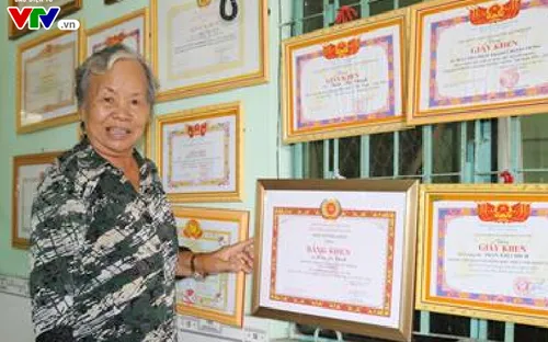 Bà Chích "ve chai"