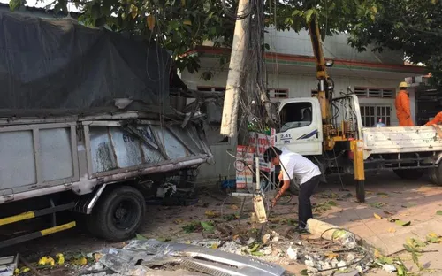 Ninh Thuận: Xe tải tông vào nhà dân, 4 người thương vong