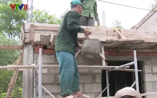 Xây dựng nhà chống bão lụt cho người dân miền Trung