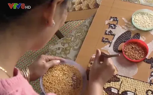 Tranh gạo mộc mạc hồn quê