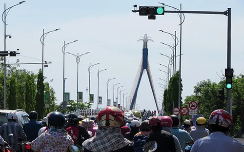 Đà Nẵng: Bổ sung đèn tín hiệu, biển báo, đảm bảo trật tự an toàn giao thông