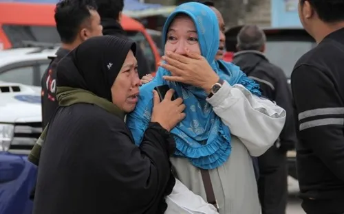 Indonesia nỗ lực tìm kiếm người mất tích trong vụ chìm thuyền