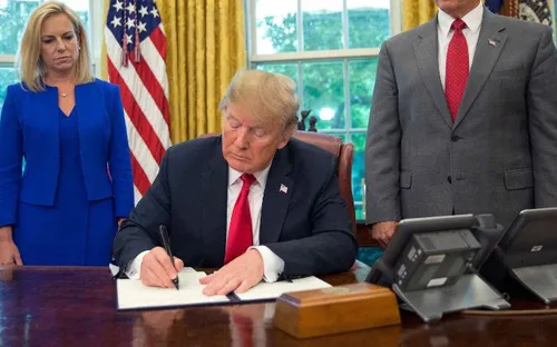 Tổng thống Mỹ ký sắc lệnh nhằm tránh chia cắt gia đình nhập cư