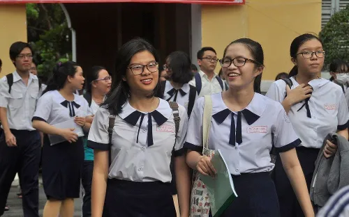 Hỗ trợ thí sinh huyện đảo Phú Quý tham dự kỳ thi THPT Quốc gia