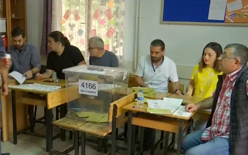 Cử tri Thổ Nhĩ Kỳ bỏ phiếu bầu Quốc hội và Tổng thống nhiệm kỳ mới