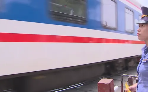 Những người phụ nữ gác chắn đường sắt