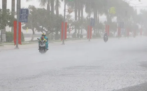 Cảnh báo mưa lớn diện rộng tại các tỉnh ven biển miền Trung, Tây Nguyên và Nam Bộ