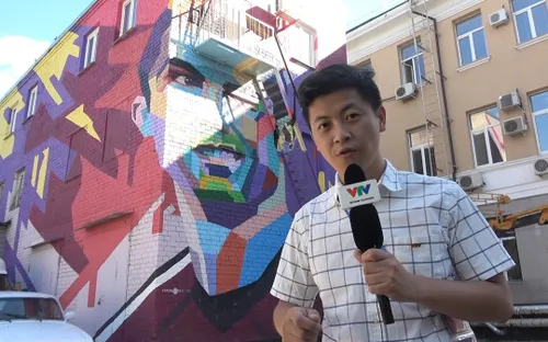 Phóng viên Thể Thao VTV tác nghiệp tại Nga: Hai bức chân dung Ronaldo và Messi tại Kazan